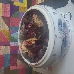 CHINOISERIE LOTUS FLOWER AND CRANE MOTIF CACHE POT